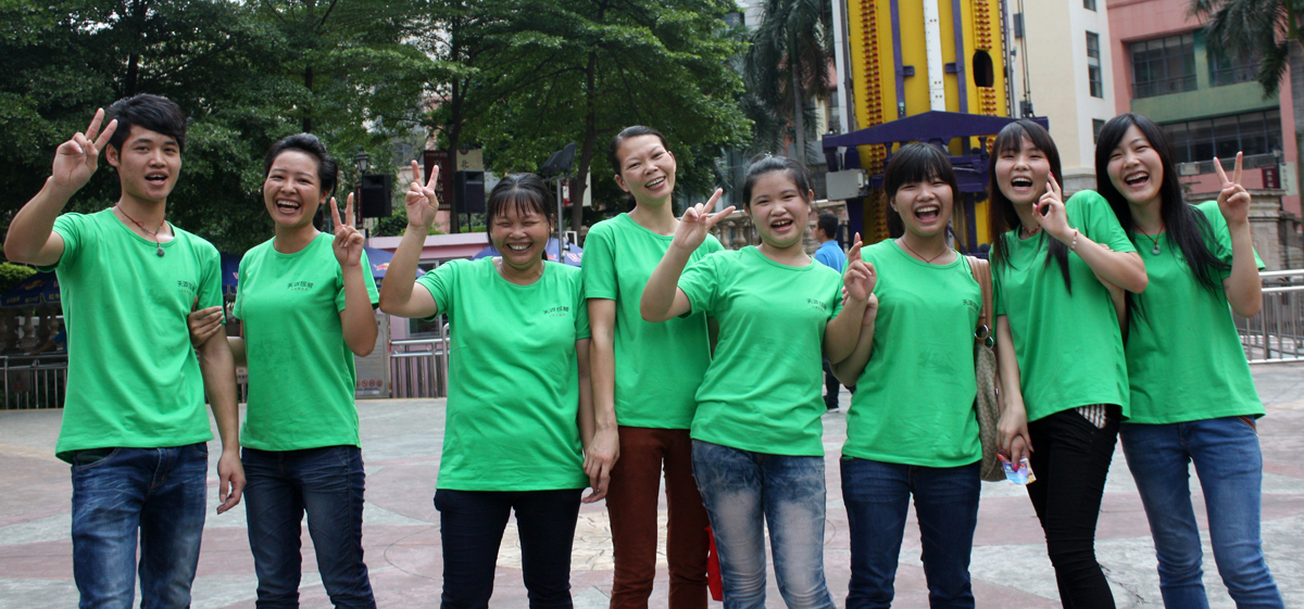 Tinpak tin box workers at ease in the them park